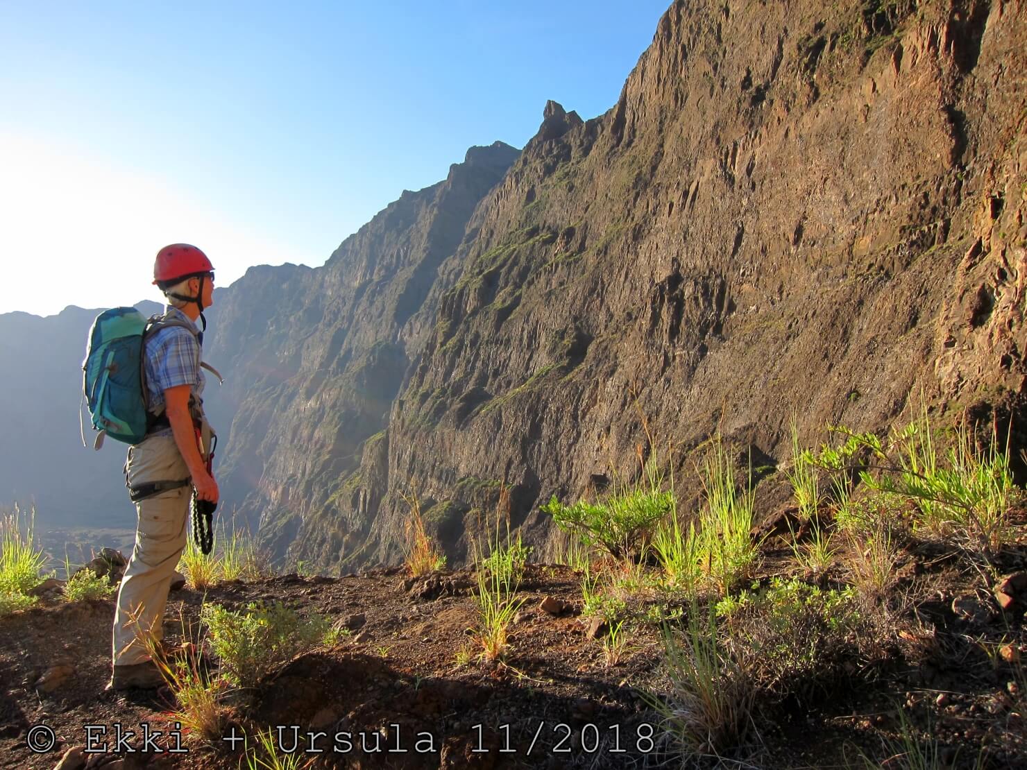 Via Ferrata Roberto Tour 209 - blick zu scharte links oben um 9.45 uhr