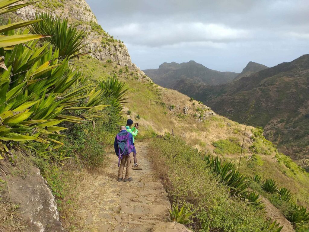Mit dem Guide erfährt man viel über die Natur und das Leben auf den Kapverden