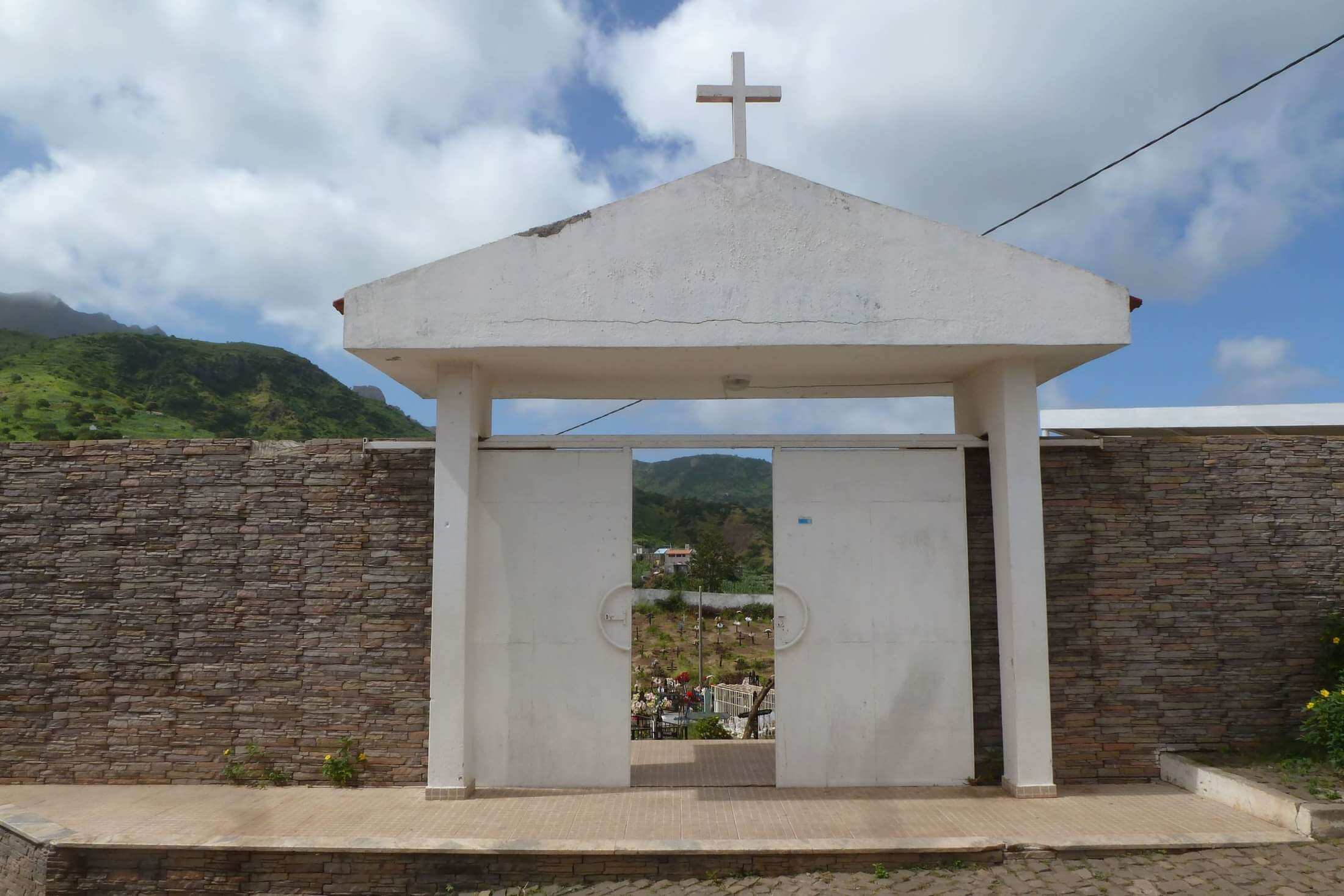 Friedhofseingang auf Santiago