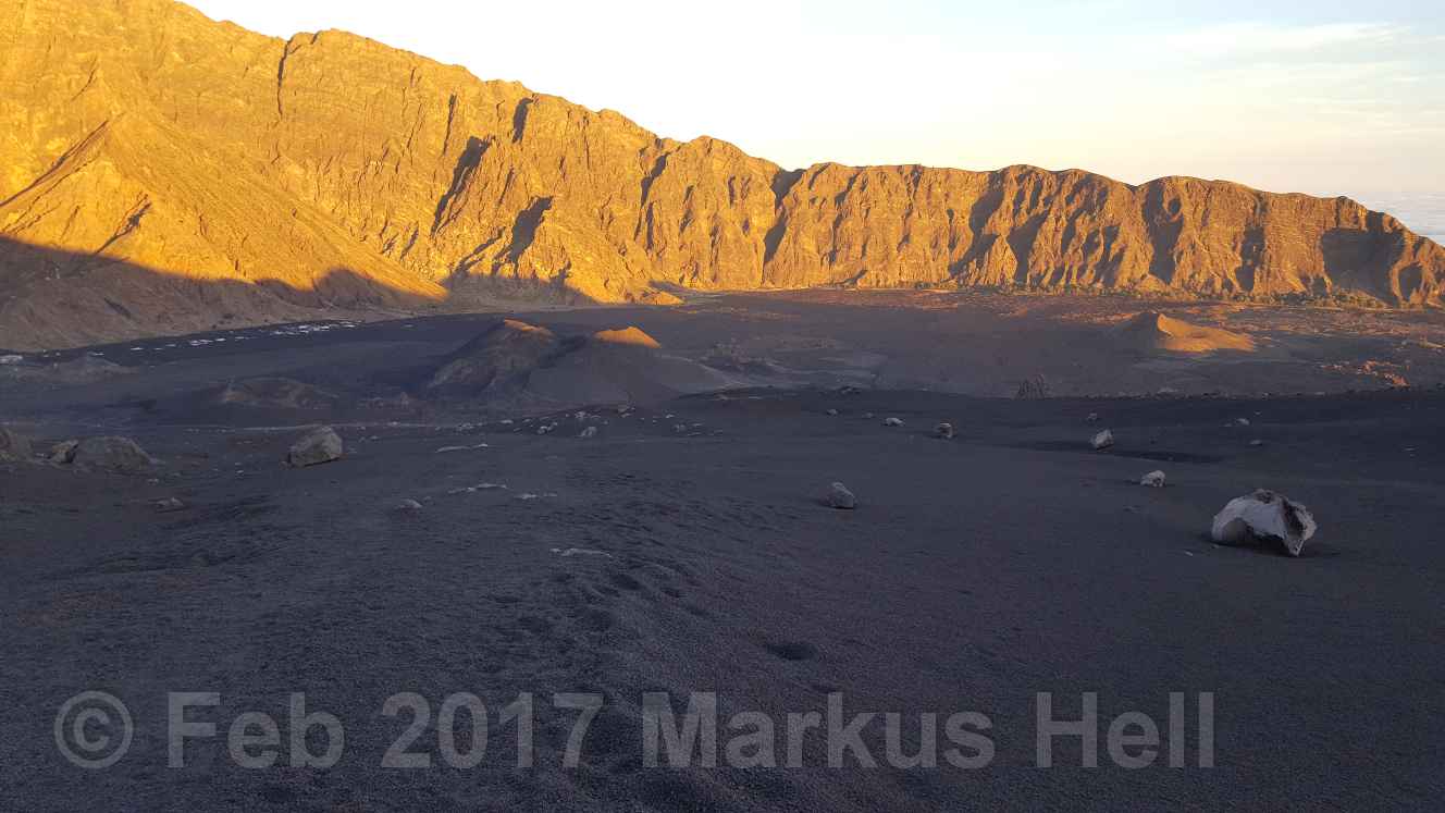 SonnenaufgangamFussdesPicos.jpg