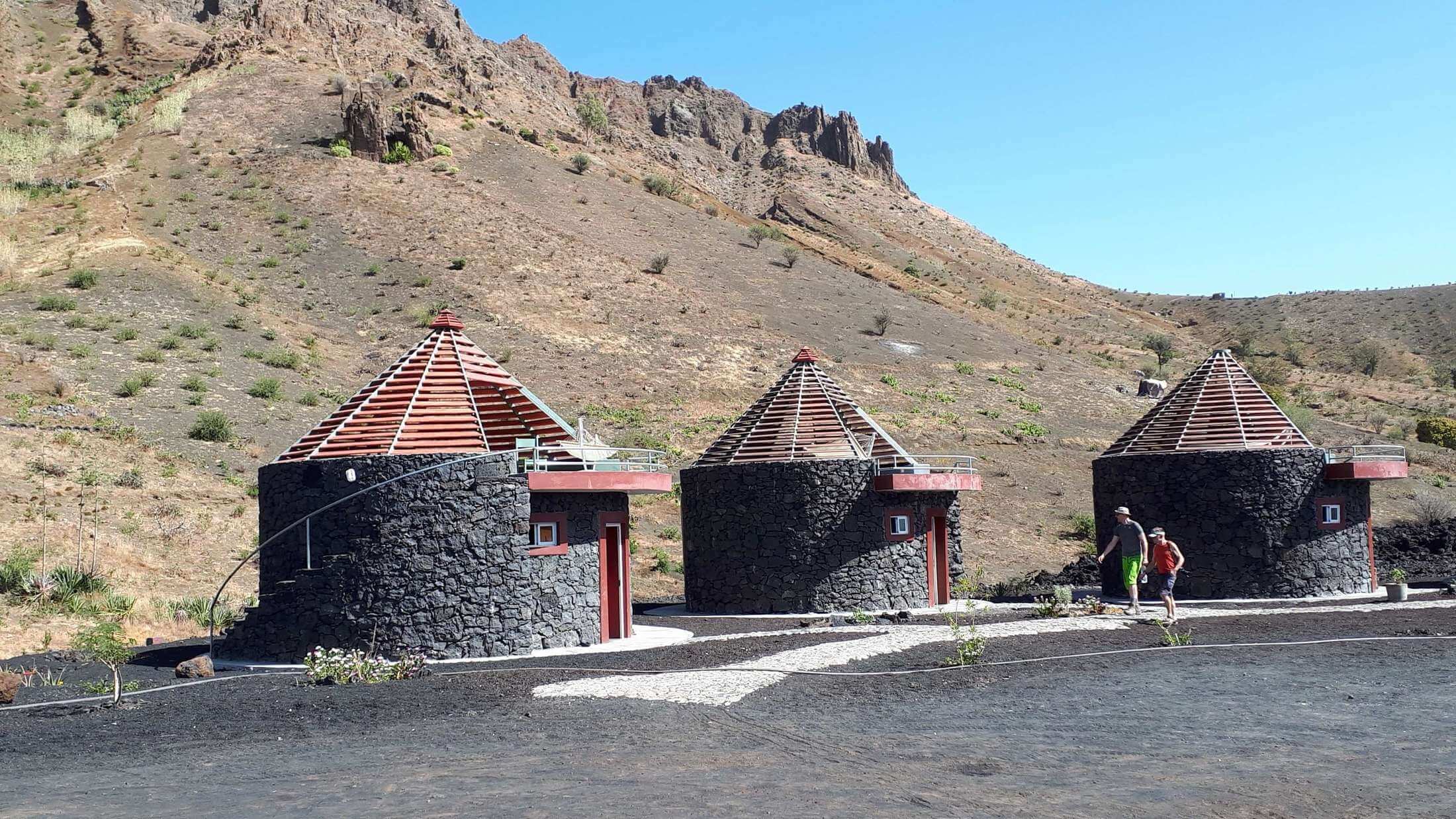 Funku - die Rundhäuser des Casa Marisa am Fuße des Pico de Fogo