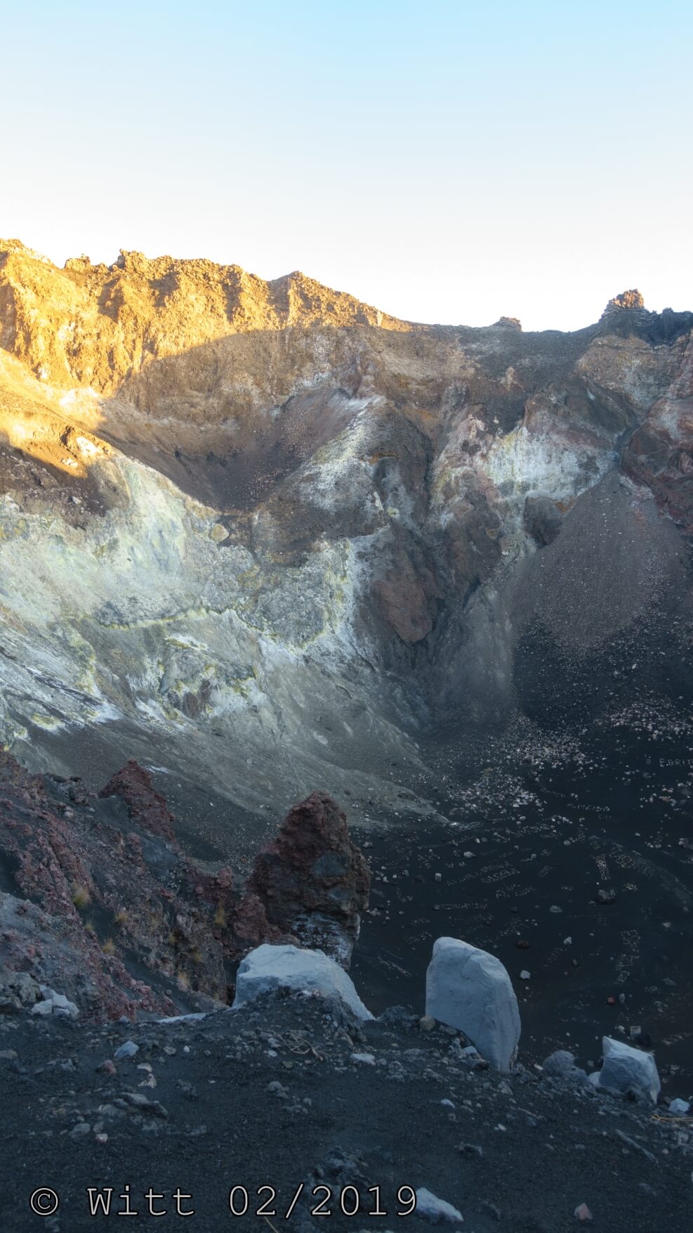 Übernachtung auf dem Vulkan - die Sonne geht über dem Krater Pico Grande auf