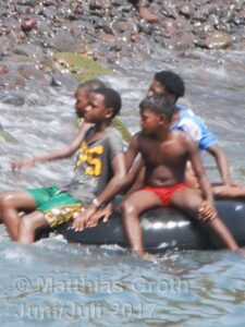 Badende Kinder Cidade Velha
