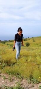 Susana erkundet die Hochebene von Santo Antao